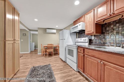 239 Hiering Ave, Pelican Island NJ  08751-1703 exterior