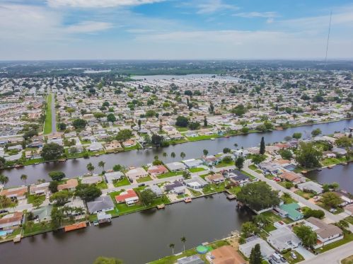 4047 Star Island Dr, Tarpon Springs FL  34691-3443 exterior