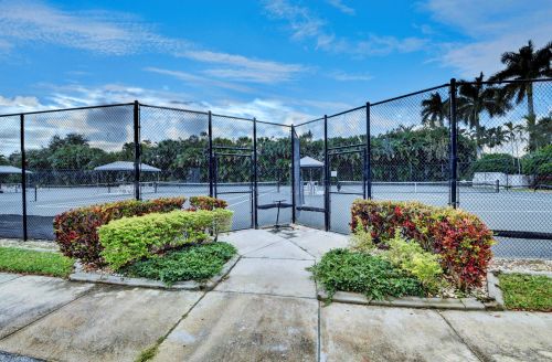 10549 Royal Caribbean Cir, Boynton Beach FL  33437-4285 exterior