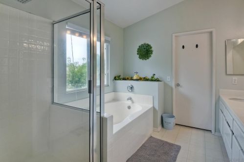 33551 Maplewood Ct, Temecula CA  92592-1832 exterior