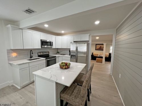 306 Brown Trl, Hopatcong NJ  07843-1107 exterior