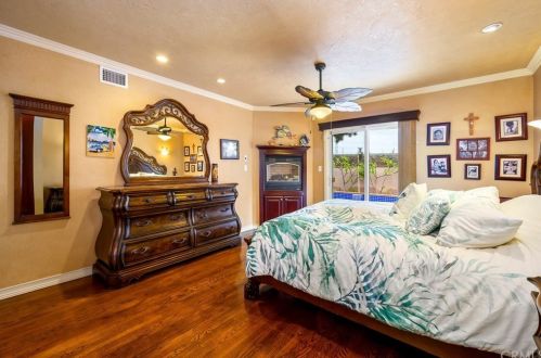 832 Stevely Ave, Long Beach CA 90808-4438 exterior