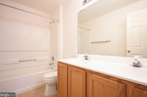 216 Shetland Dr, New Castle DE  19720-8832 exterior