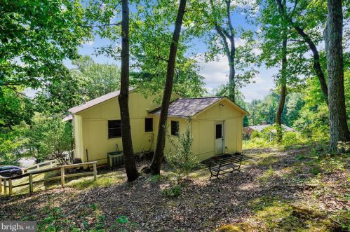 2402 Youngs Dr, Haymarket VA  20169-1532 exterior