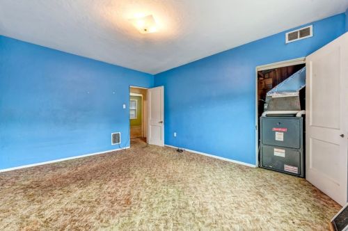 1025 Chartiers Ave, Pittsburgh PA  15220-4852 exterior