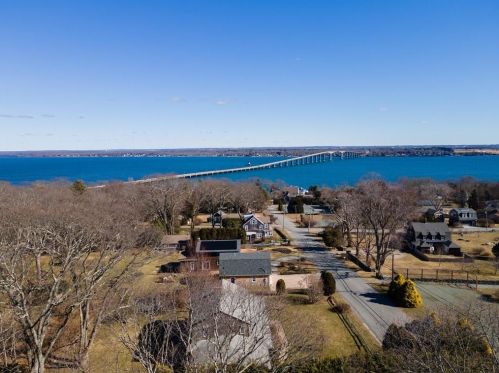 76 Plum Beach Rd, South Kingstown, RI 02874-3228