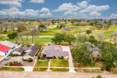2912 Green Tee Dr, Pearland, TX 77581-5025
