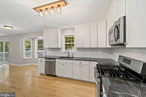 8819 Clinton Dr, Nokesville VA  20181-3205 exterior