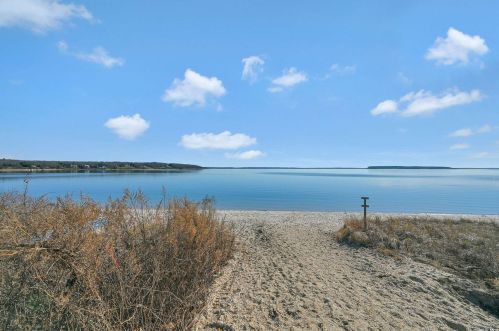 415 Southern Cross Rd, Nassau Point, NY 11935-2231