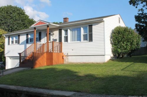 15 Hawthorne Ave, Waterbury, CT 06708-4611