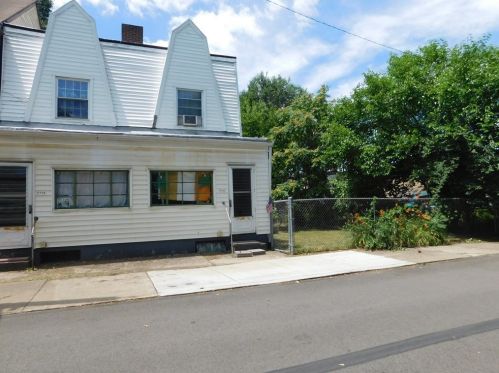 5116 Gloster St, Pittsburgh, PA 15207-1826