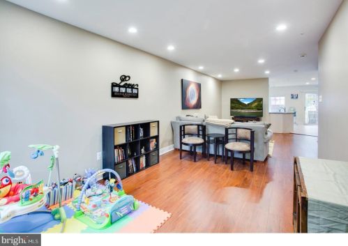 530 Jason Dr, Southampton, PA 18966-4056
