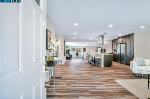 1704 Greer Ave, Concord CA  94521-2244 exterior