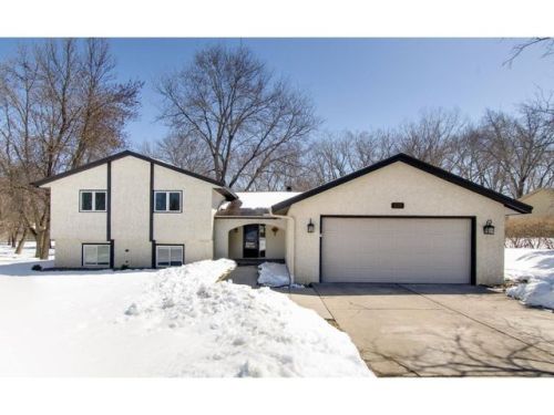3220 Ranier Ln, Minneapolis, MN 55447-1138