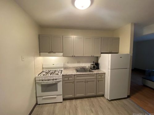 39 Washington St, Bristol, CT 06010-5467