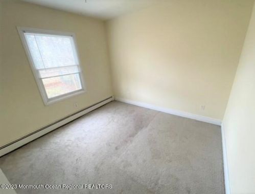 960 Midvale Ave, Bricktown NJ  08723-6118 exterior