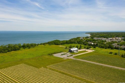 44 Sound Dr, Greenport NY  11944-1007 exterior