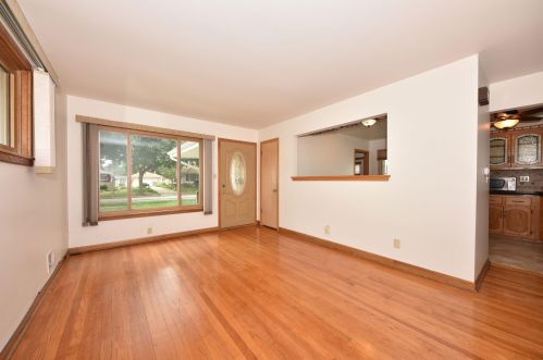 7446 Burdick Ave, Milwaukee, WI 53219-3938