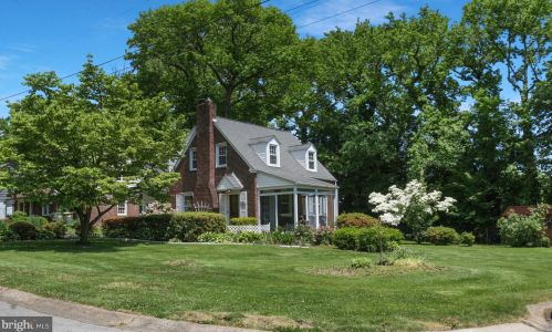 827 Woodsdale Rd, Wilmington DE  19809-2244 exterior