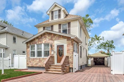 137-29 135th Ave, Jamaica, NY 11436-3116