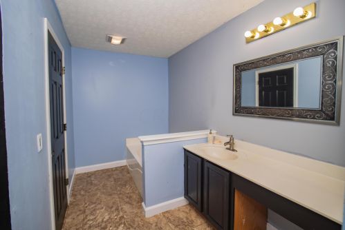 1032 Legacy Ln, Pataskala OH  43062-8078 exterior
