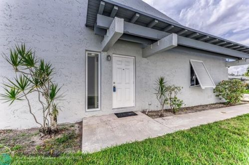 2327 37 Ave, Hollywood FL 33021-3626 exterior