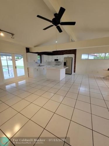 5740 111th St, Hialeah, FL 33012-2570