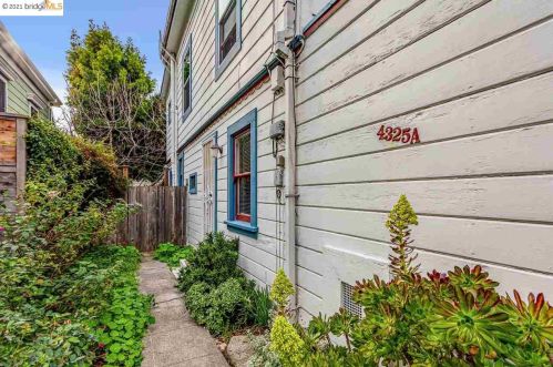 4327 Essex St, Oakland CA 94608-1216 exterior
