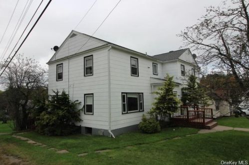 27 Fairchild Pl, Monticello, NY 12701-1927