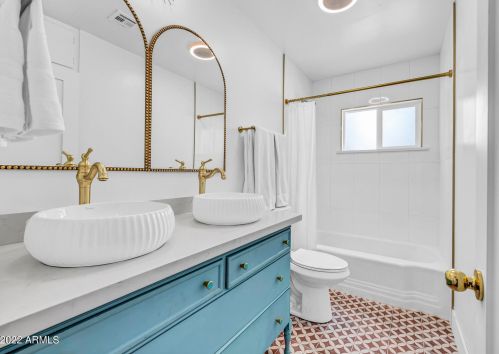 1111 Bethany Home Rd, Phoenix AZ  85014-2229 exterior