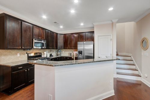 2096 Promenade Ct, Mount Pleasant SC  29466-7231 exterior