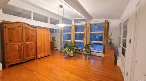 70 Pomona Rd, Airmont, NY 10901-1917