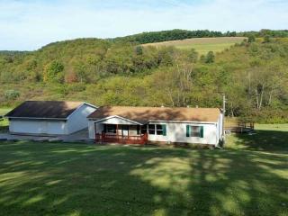 102 Holly Rd, Chicora, PA 16025-2138