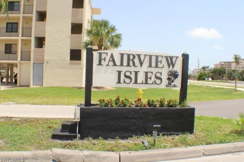 32 Fairview Blvd, Fort Myers Beach FL  33931-4565 exterior