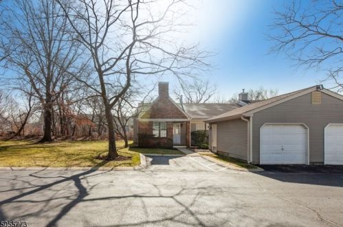 22 Wycoff Way, East Brunswick, NJ 08816-5627