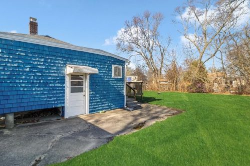 184 Grove Ave, Warwick RI  02889-5404 exterior
