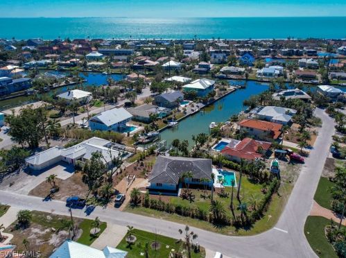 979 Whelk Dr, Sanibel, FL 33957-4813