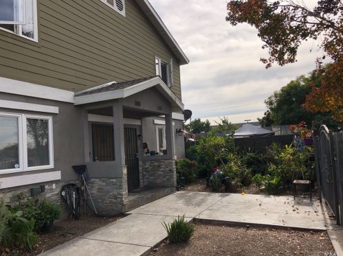806 Willowbrook Ave, Compton, CA 90220-2355