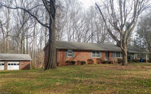 173 Kelly Ave, Farmington, NC 27028-2513