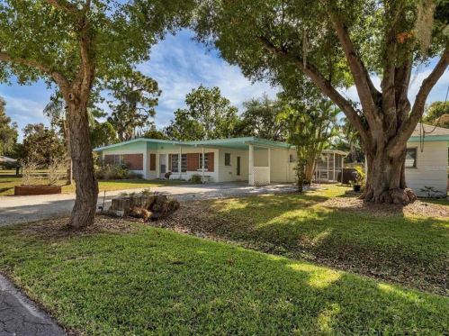 2304 Pine Ave, Nokomis, FL 34275-1344