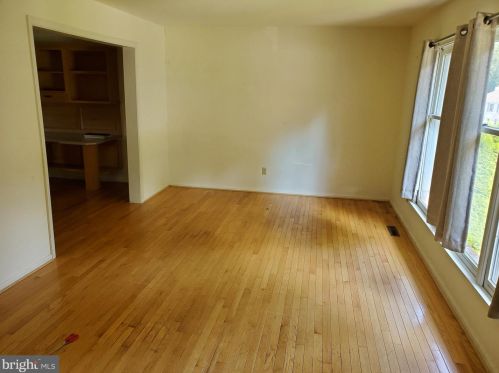 441 Greenwood Dr, Wilmington, DE 19808-1961