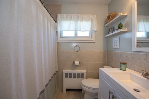 1051 Hamilton Ave, North Lindenhurst NY  11757-2130 exterior