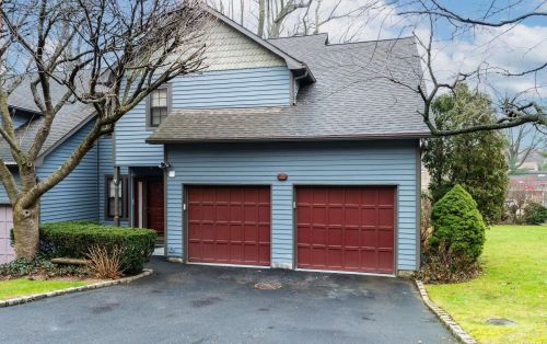 22 Derby Ct, Muttontown, NY 11771-2804