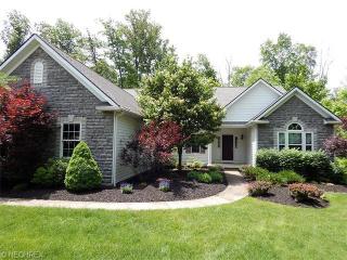 272 Wakefield Run Blvd, Hinckley, OH 44233-9222