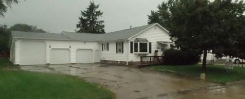 627 Chestnut St, Monticello, IA 52310-1470