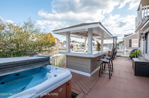 106 Moorage Ave, Berkeley Township NJ  08721-1879 exterior