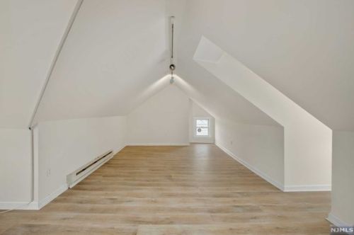 97 Frst St, Montclair NJ 07042-3858 exterior