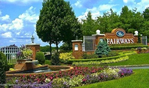 21 Oakmont Rd, Lakewood NJ  08701-5711 exterior