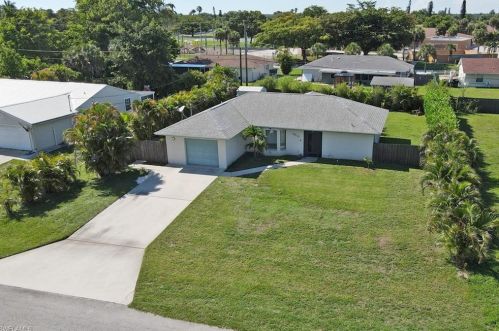 4517 28th Ave, Naples, FL 34116-7833