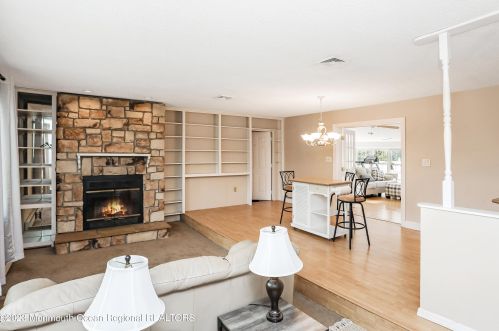 18 Hollywood Dr, Bricktown NJ  08723-3449 exterior